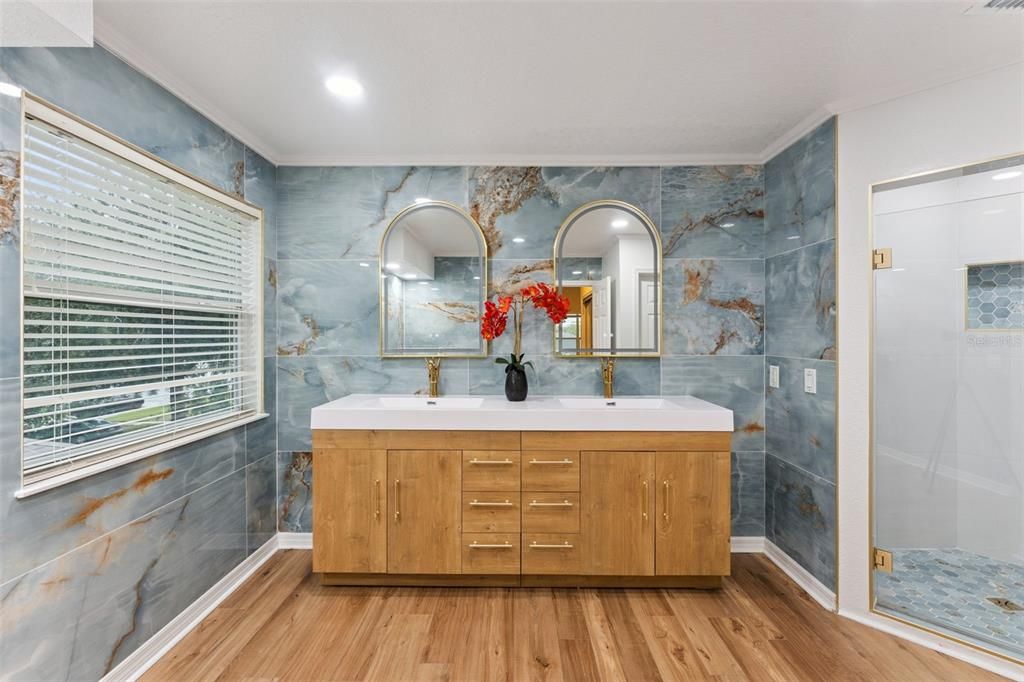 En Venta: $849,900 (4 camas, 3 baños, 2816 Pies cuadrados)