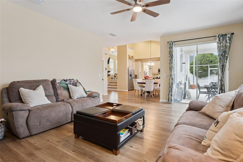 En Venta: $849,900 (4 camas, 3 baños, 2816 Pies cuadrados)