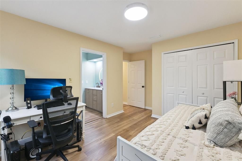 En Venta: $849,900 (4 camas, 3 baños, 2816 Pies cuadrados)