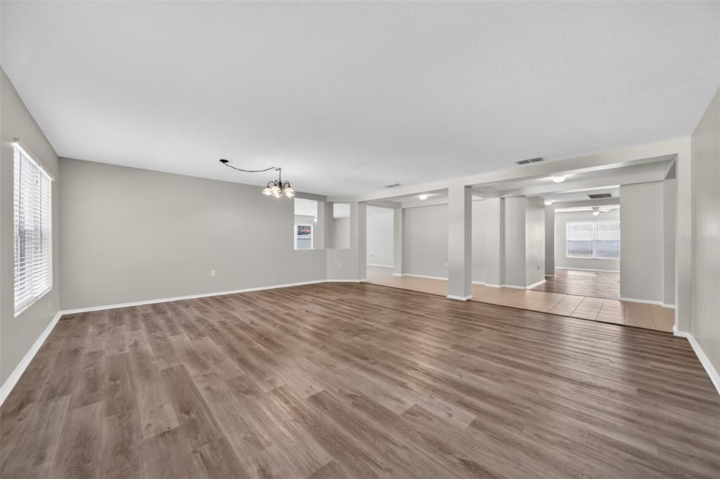 En Venta: $469,900 (3 camas, 2 baños, 2723 Pies cuadrados)