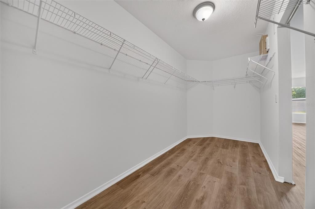 En Venta: $469,900 (3 camas, 2 baños, 2723 Pies cuadrados)