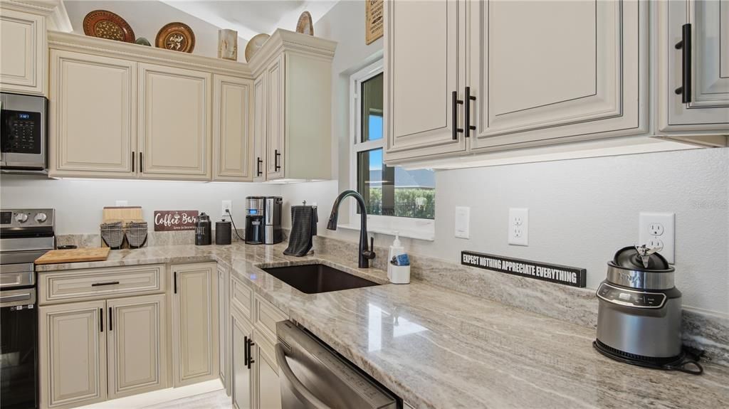 For Sale: $399,900 (3 beds, 2 baths, 1473 Square Feet)