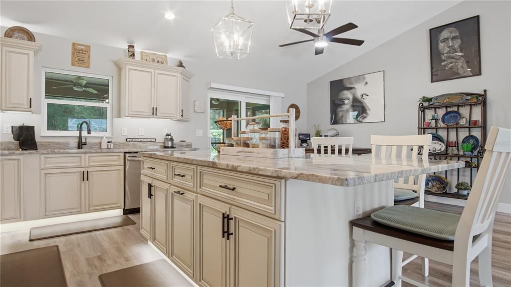 For Sale: $399,900 (3 beds, 2 baths, 1473 Square Feet)