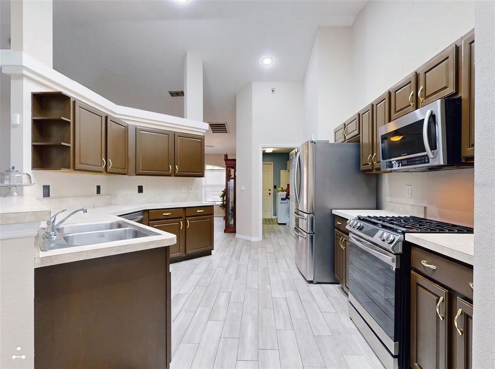 На продажу: $425,000 (4 спален, 3 ванн, 2530 Квадратных фут)