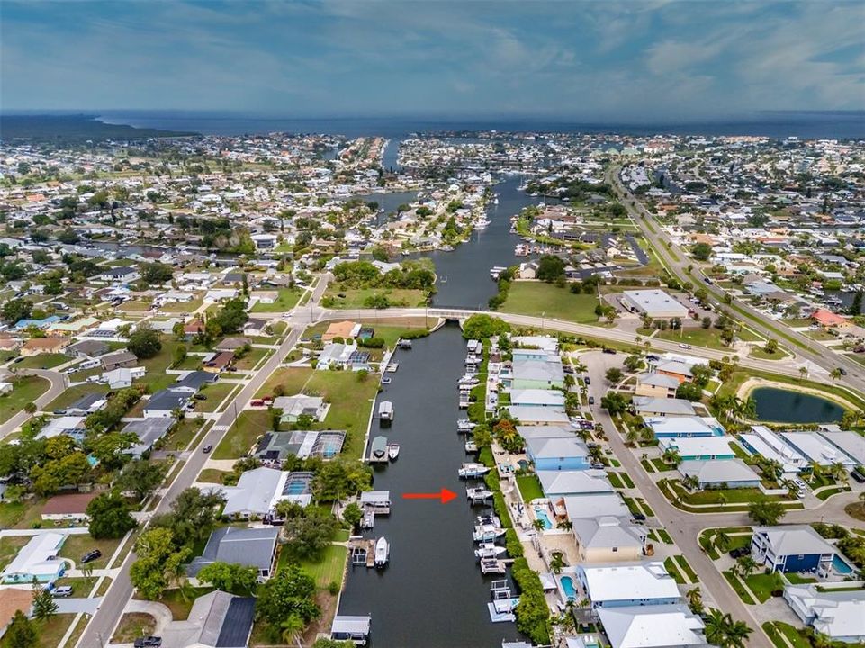 En Venta: $685,000 (3 camas, 3 baños, 2024 Pies cuadrados)