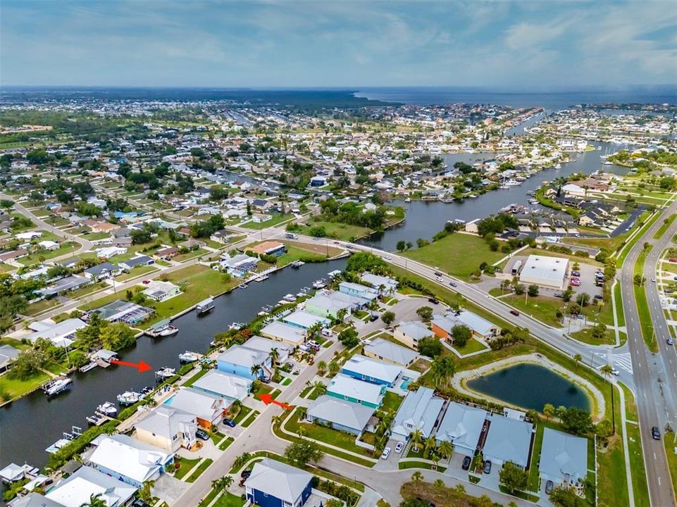 En Venta: $685,000 (3 camas, 3 baños, 2024 Pies cuadrados)