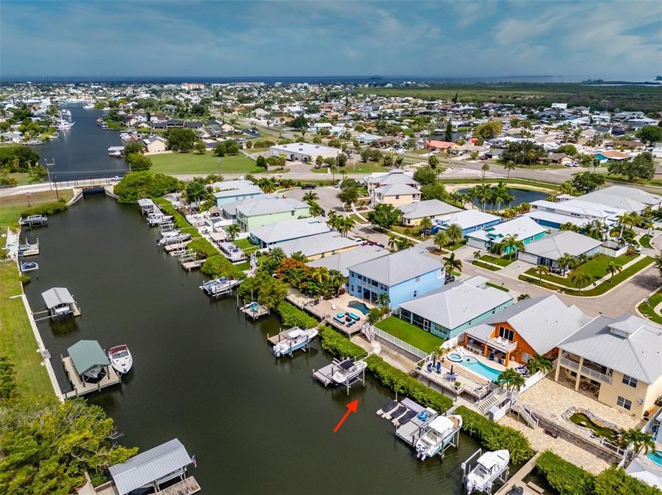En Venta: $685,000 (3 camas, 3 baños, 2024 Pies cuadrados)