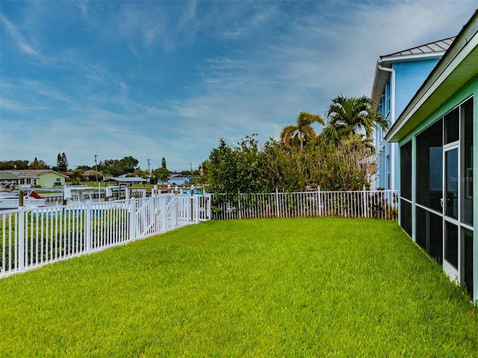 En Venta: $685,000 (3 camas, 3 baños, 2024 Pies cuadrados)