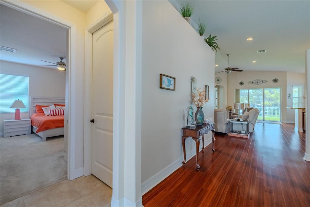 En Venta: $685,000 (3 camas, 3 baños, 2024 Pies cuadrados)