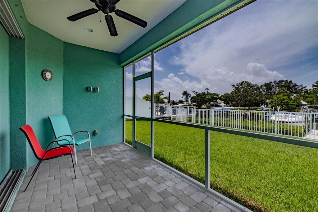 En Venta: $685,000 (3 camas, 3 baños, 2024 Pies cuadrados)