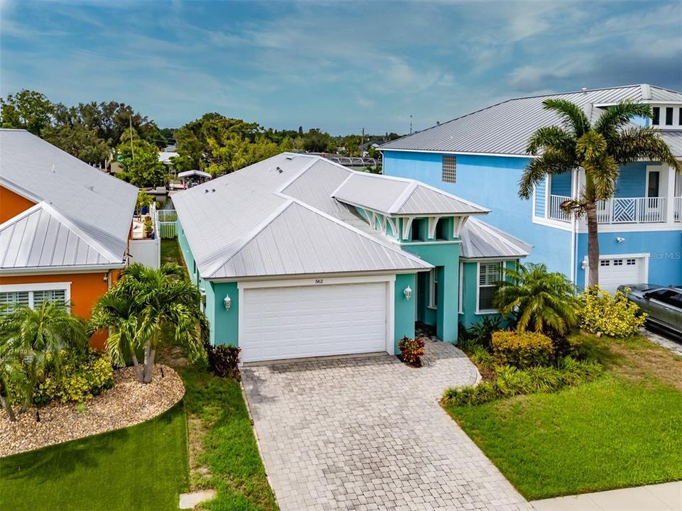 En Venta: $685,000 (3 camas, 3 baños, 2024 Pies cuadrados)
