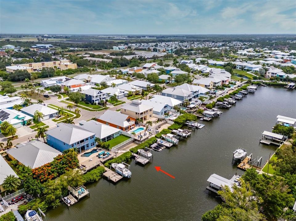 En Venta: $685,000 (3 camas, 3 baños, 2024 Pies cuadrados)