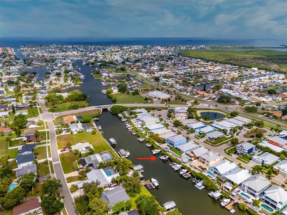 En Venta: $685,000 (3 camas, 3 baños, 2024 Pies cuadrados)