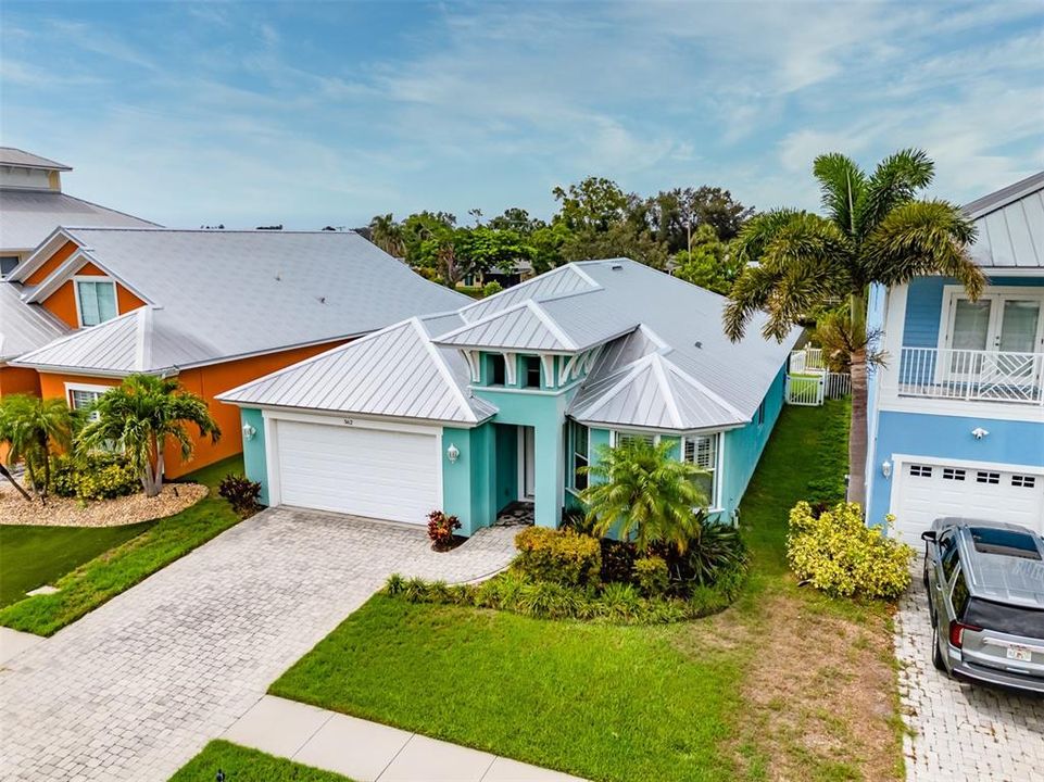 En Venta: $685,000 (3 camas, 3 baños, 2024 Pies cuadrados)