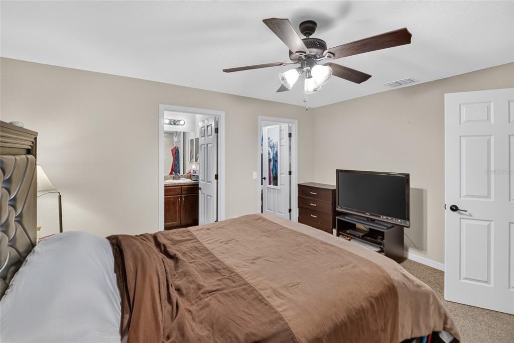 For Sale: $229,000 (3 beds, 2 baths, 1373 Square Feet)