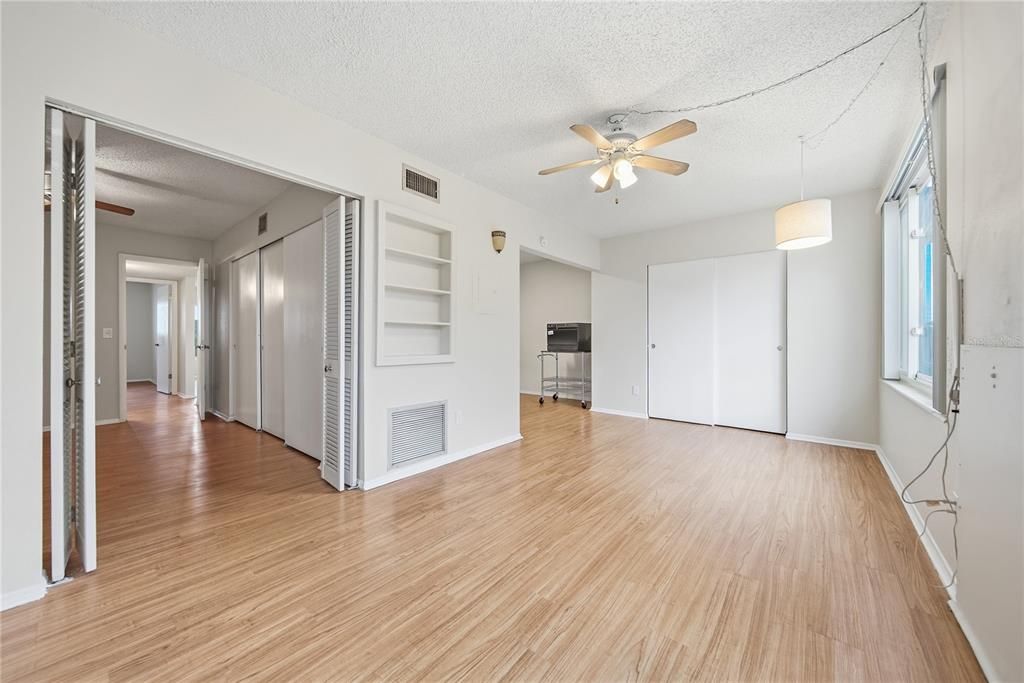 На продажу: $149,900 (2 спален, 2 ванн, 1100 Квадратных фут)