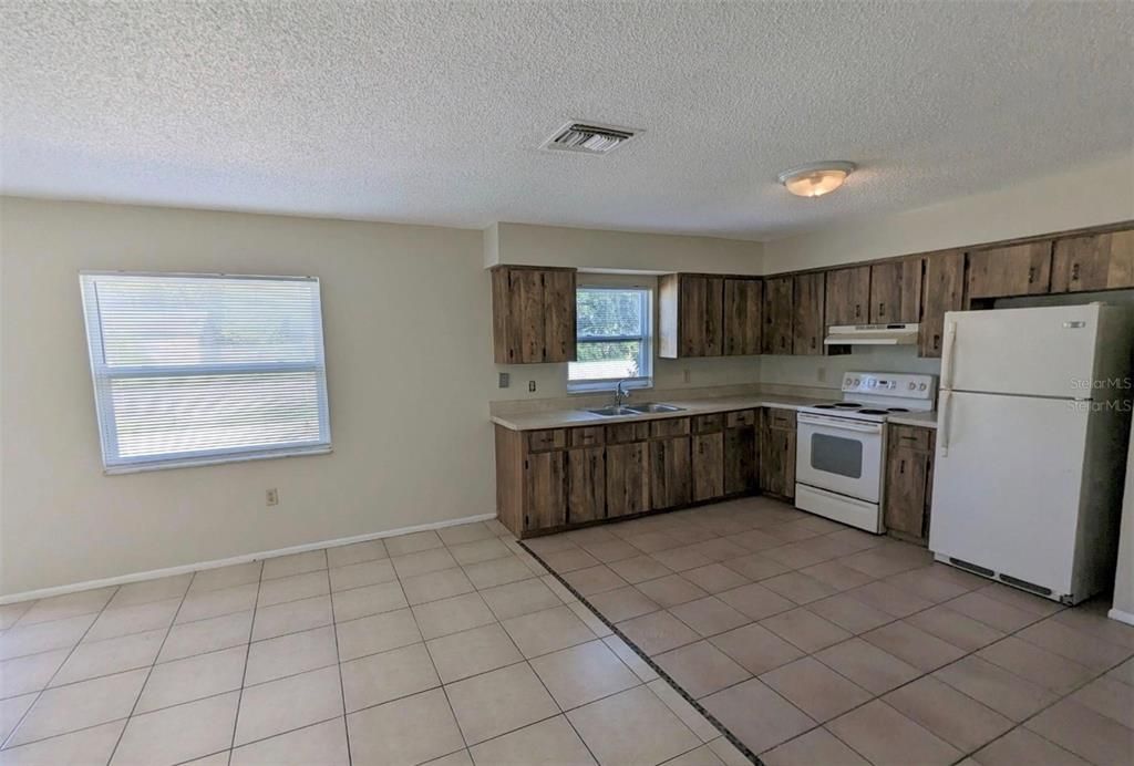 For Sale: $390,000 (2048 beds, 0 baths, 1664 Square Feet)