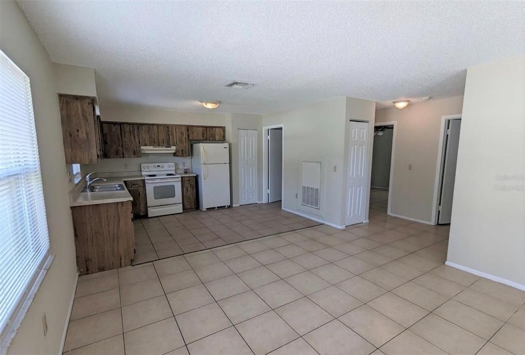 For Sale: $390,000 (2048 beds, 0 baths, 1664 Square Feet)