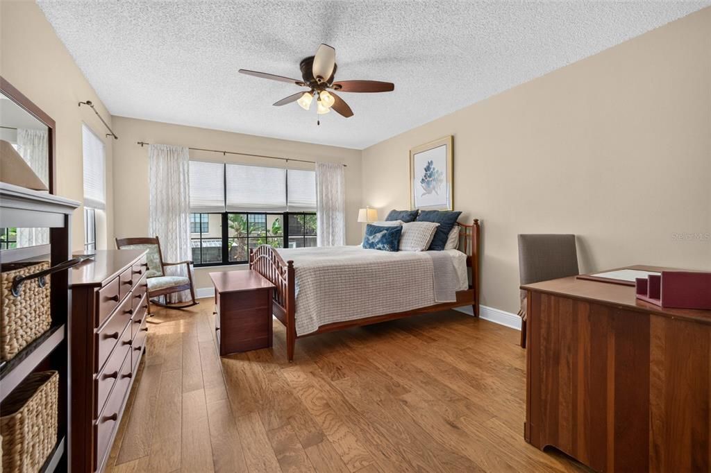 For Sale: $198,000 (2 beds, 2 baths, 1185 Square Feet)