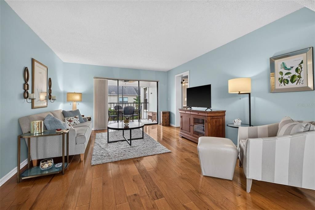 For Sale: $198,000 (2 beds, 2 baths, 1185 Square Feet)
