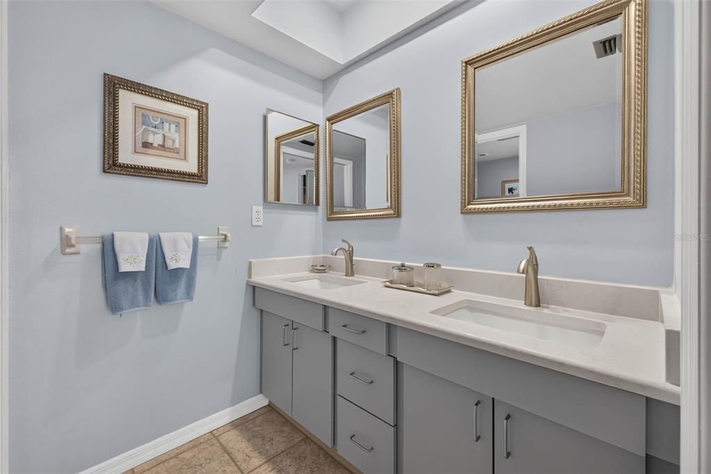 For Sale: $198,000 (2 beds, 2 baths, 1185 Square Feet)