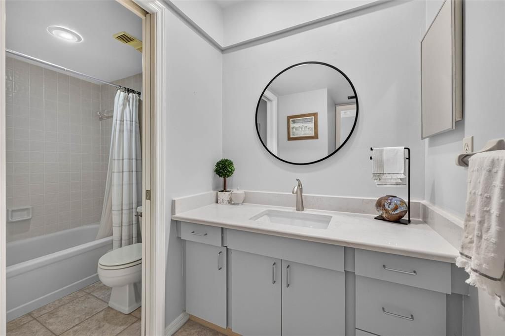 For Sale: $198,000 (2 beds, 2 baths, 1185 Square Feet)