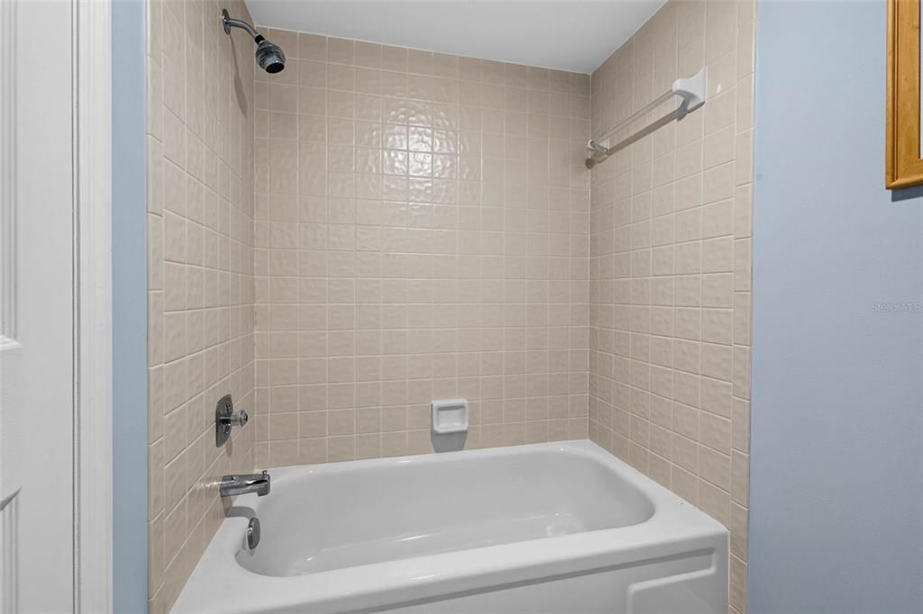 For Sale: $198,000 (2 beds, 2 baths, 1185 Square Feet)
