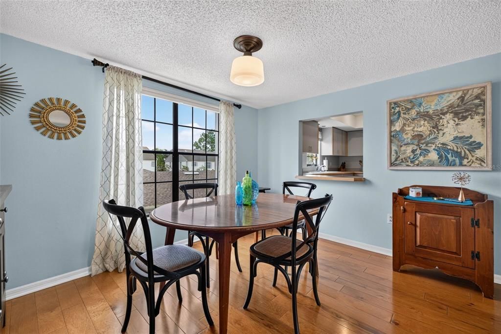For Sale: $198,000 (2 beds, 2 baths, 1185 Square Feet)