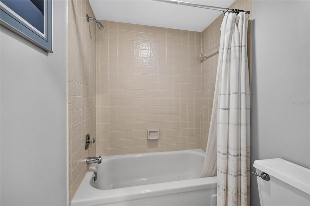 For Sale: $198,000 (2 beds, 2 baths, 1185 Square Feet)