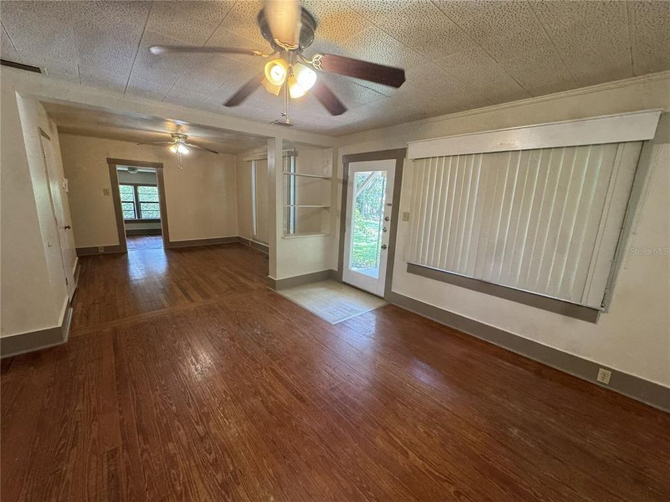 For Rent: $1,700 (3 beds, 2 baths, 1774 Square Feet)