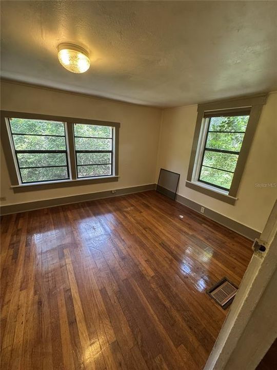 For Rent: $1,650 (3 beds, 2 baths, 1774 Square Feet)
