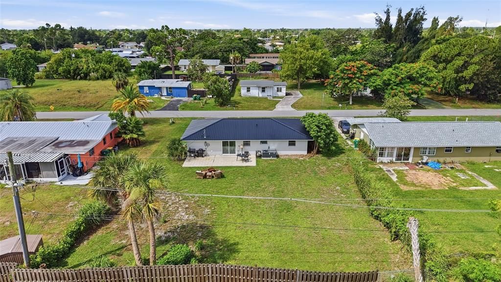 На продажу: $199,900 (2 спален, 2 ванн, 1028 Квадратных фут)