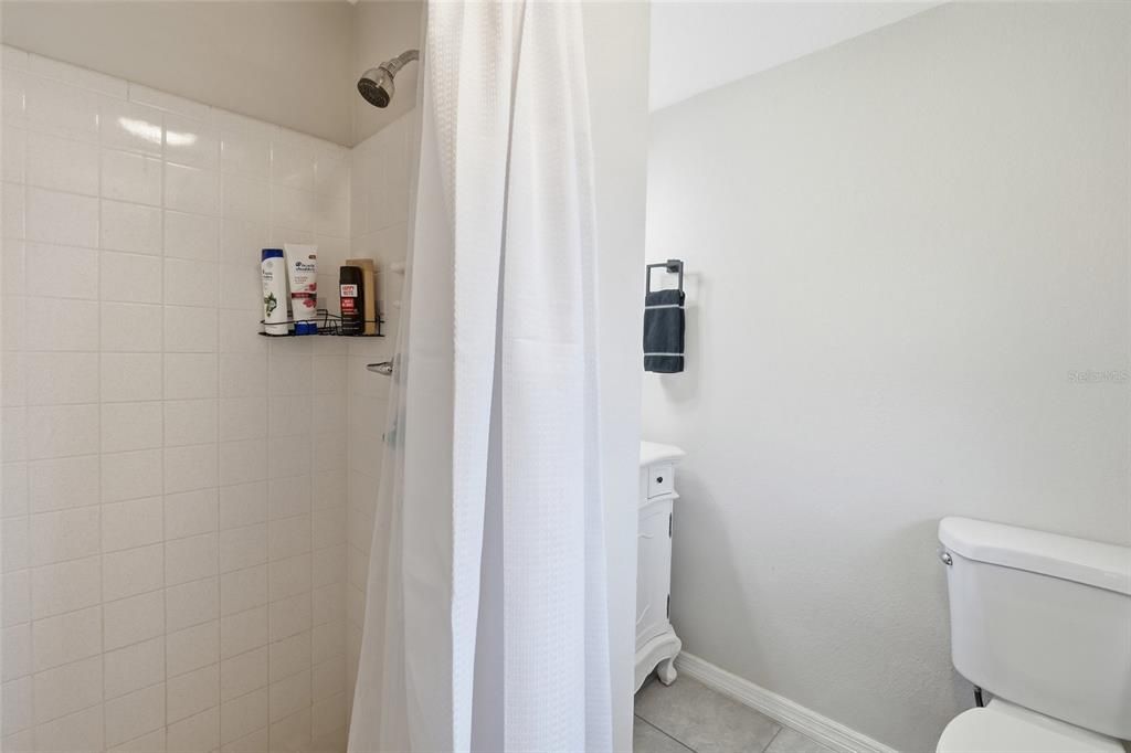 На продажу: $199,900 (2 спален, 2 ванн, 1028 Квадратных фут)