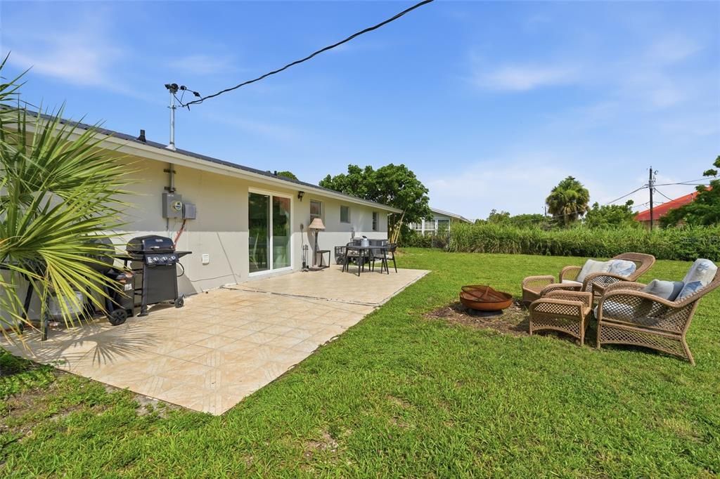 На продажу: $199,900 (2 спален, 2 ванн, 1028 Квадратных фут)