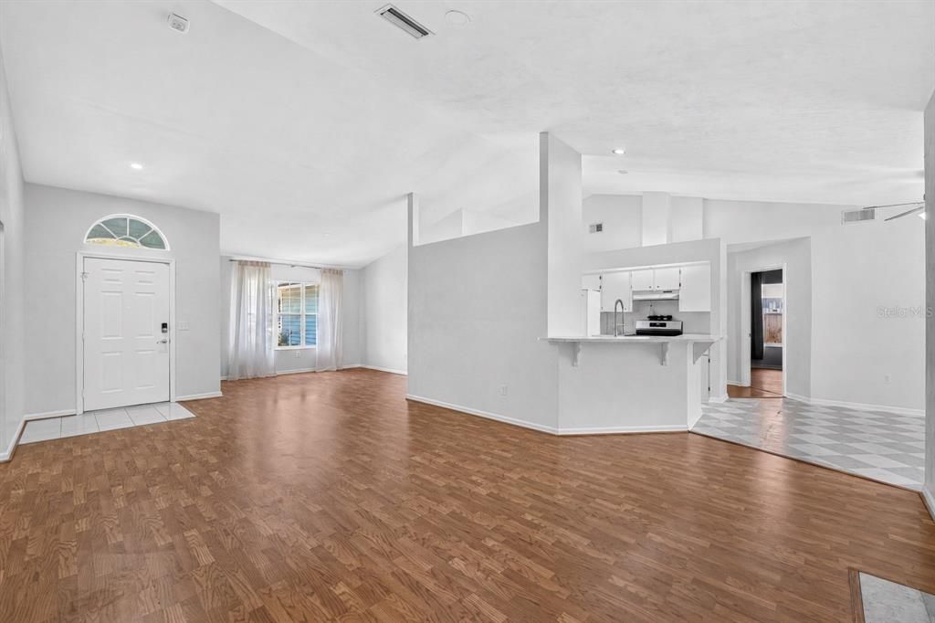 На продажу: $375,000 (3 спален, 2 ванн, 1668 Квадратных фут)