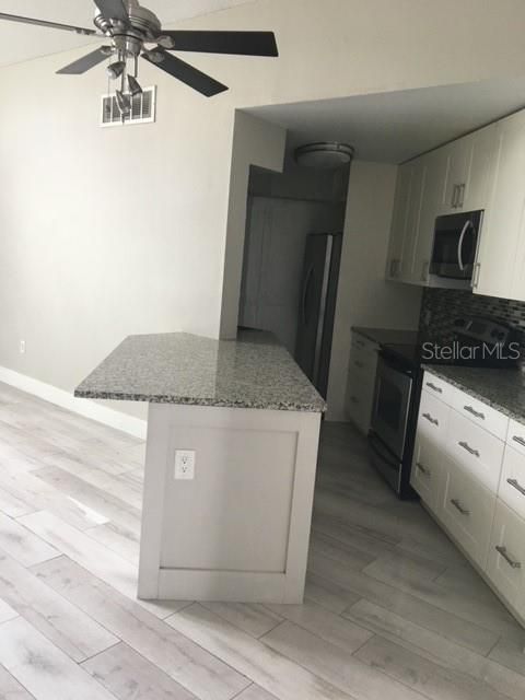 For Rent: $1,600 (2 beds, 2 baths, 820 Square Feet)