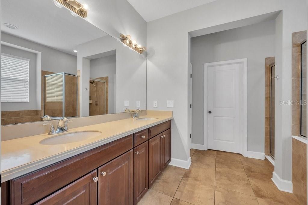 En Venta: $615,000 (5 camas, 3 baños, 3134 Pies cuadrados)