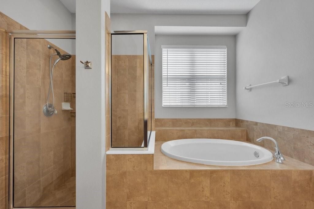 En Venta: $615,000 (5 camas, 3 baños, 3134 Pies cuadrados)