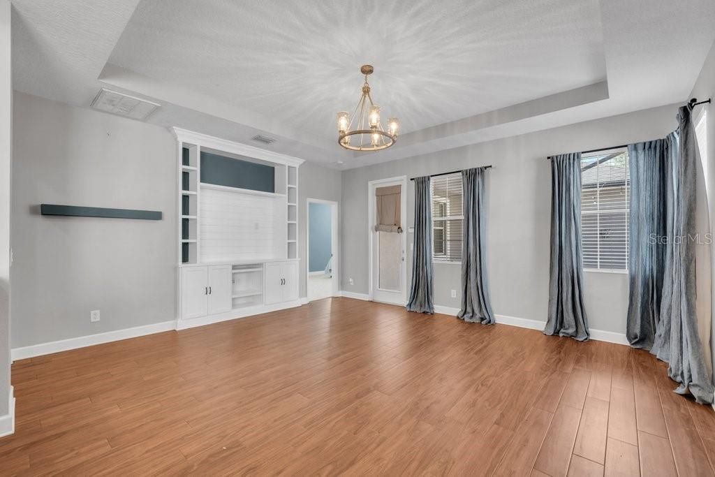 En Venta: $615,000 (5 camas, 3 baños, 3134 Pies cuadrados)