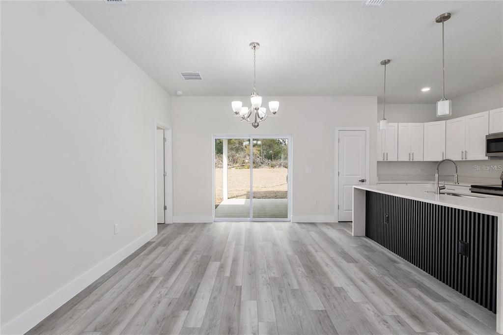 На продажу: $369,900 (4 спален, 3 ванн, 1947 Квадратных фут)