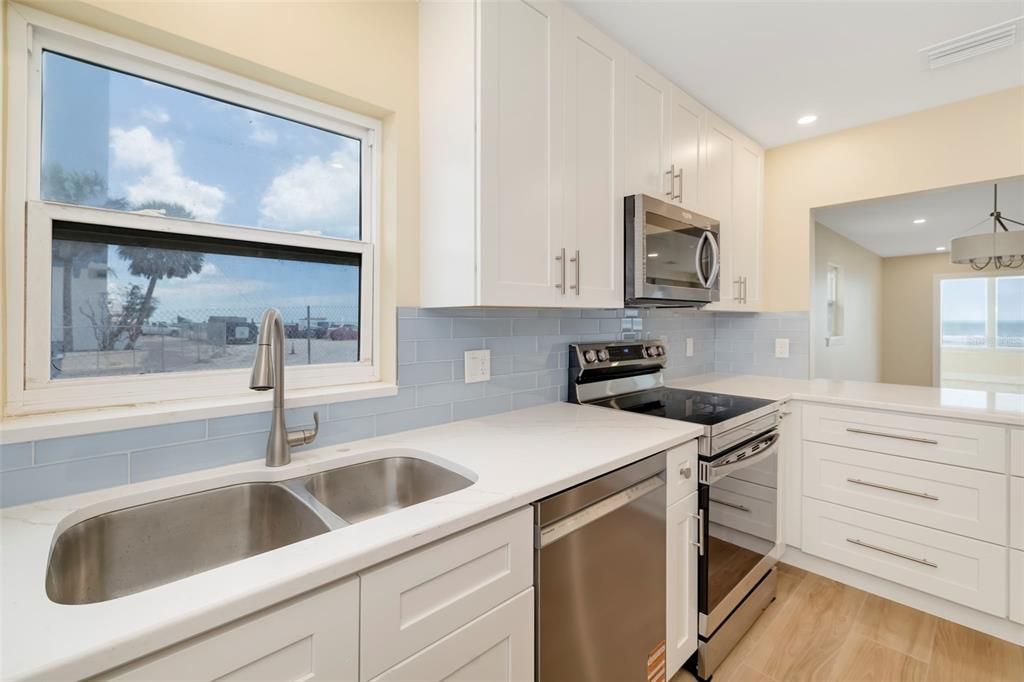 For Sale: $849,000 (2 beds, 2 baths, 969 Square Feet)