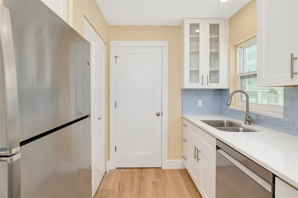 For Sale: $849,000 (2 beds, 2 baths, 969 Square Feet)