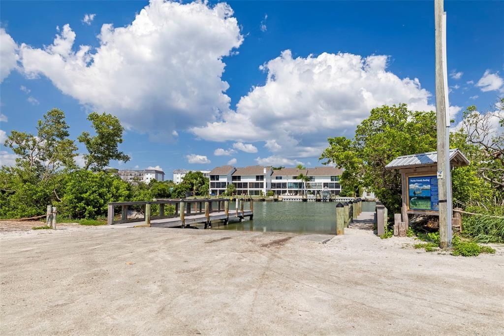 For Sale: $849,000 (2 beds, 2 baths, 969 Square Feet)