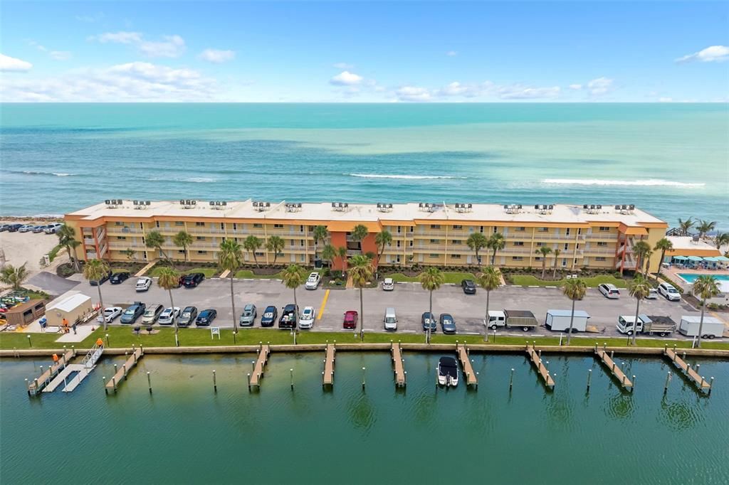 For Sale: $849,000 (2 beds, 2 baths, 969 Square Feet)