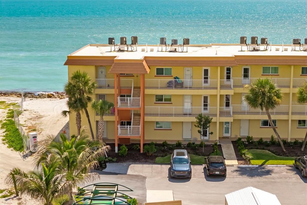 For Sale: $849,000 (2 beds, 2 baths, 969 Square Feet)