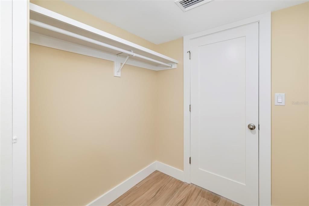 For Sale: $849,000 (2 beds, 2 baths, 969 Square Feet)