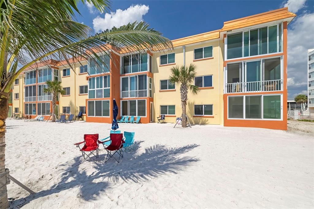 For Sale: $849,000 (2 beds, 2 baths, 969 Square Feet)