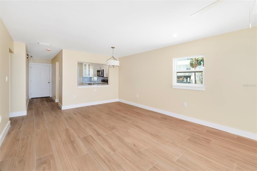 For Sale: $849,000 (2 beds, 2 baths, 969 Square Feet)