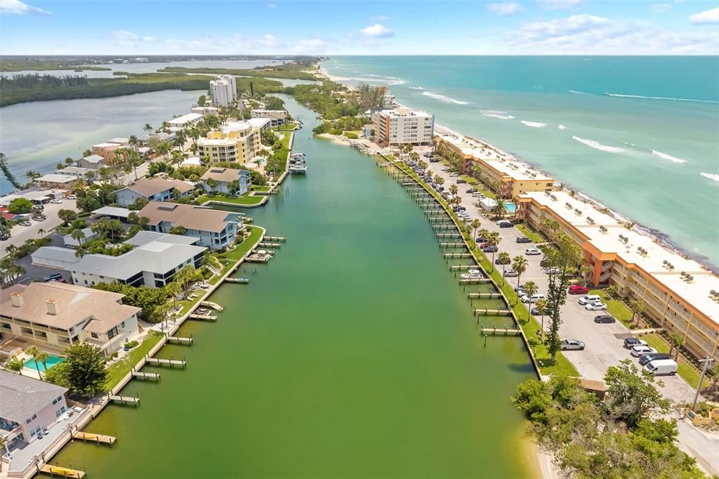 For Sale: $849,000 (2 beds, 2 baths, 969 Square Feet)