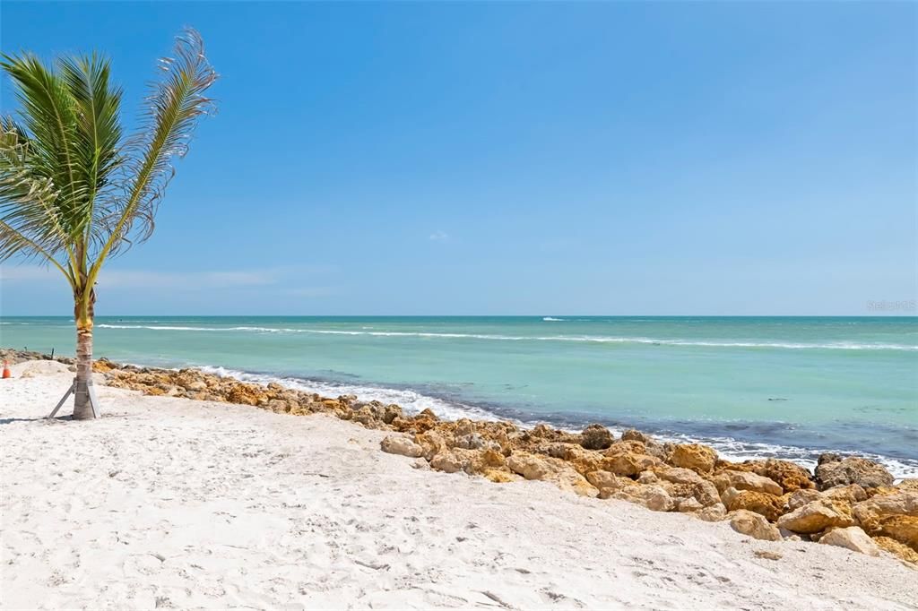 For Sale: $849,000 (2 beds, 2 baths, 969 Square Feet)